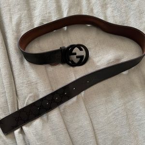 Black Gucci belt